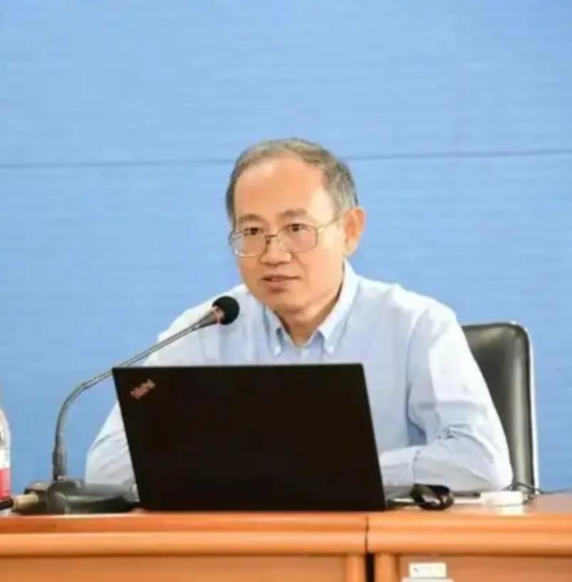 这脸打得多少人坐不住？

 复旦某知名学者在一篇论文中直指，“所有社会科学尤其是