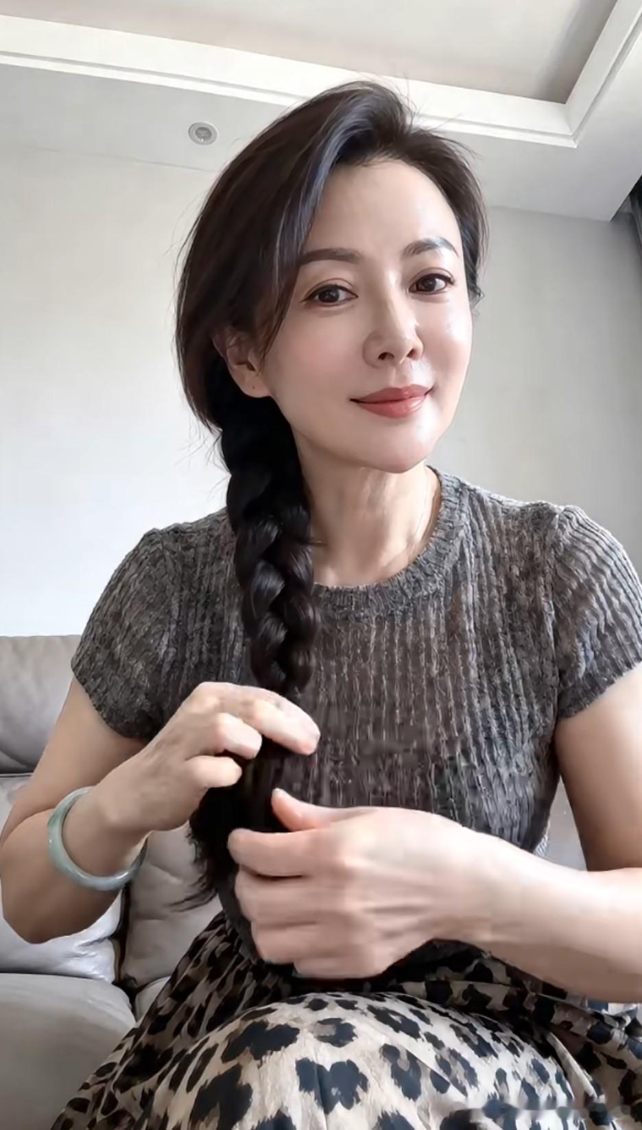 完美的驾驭麻花辫子。
