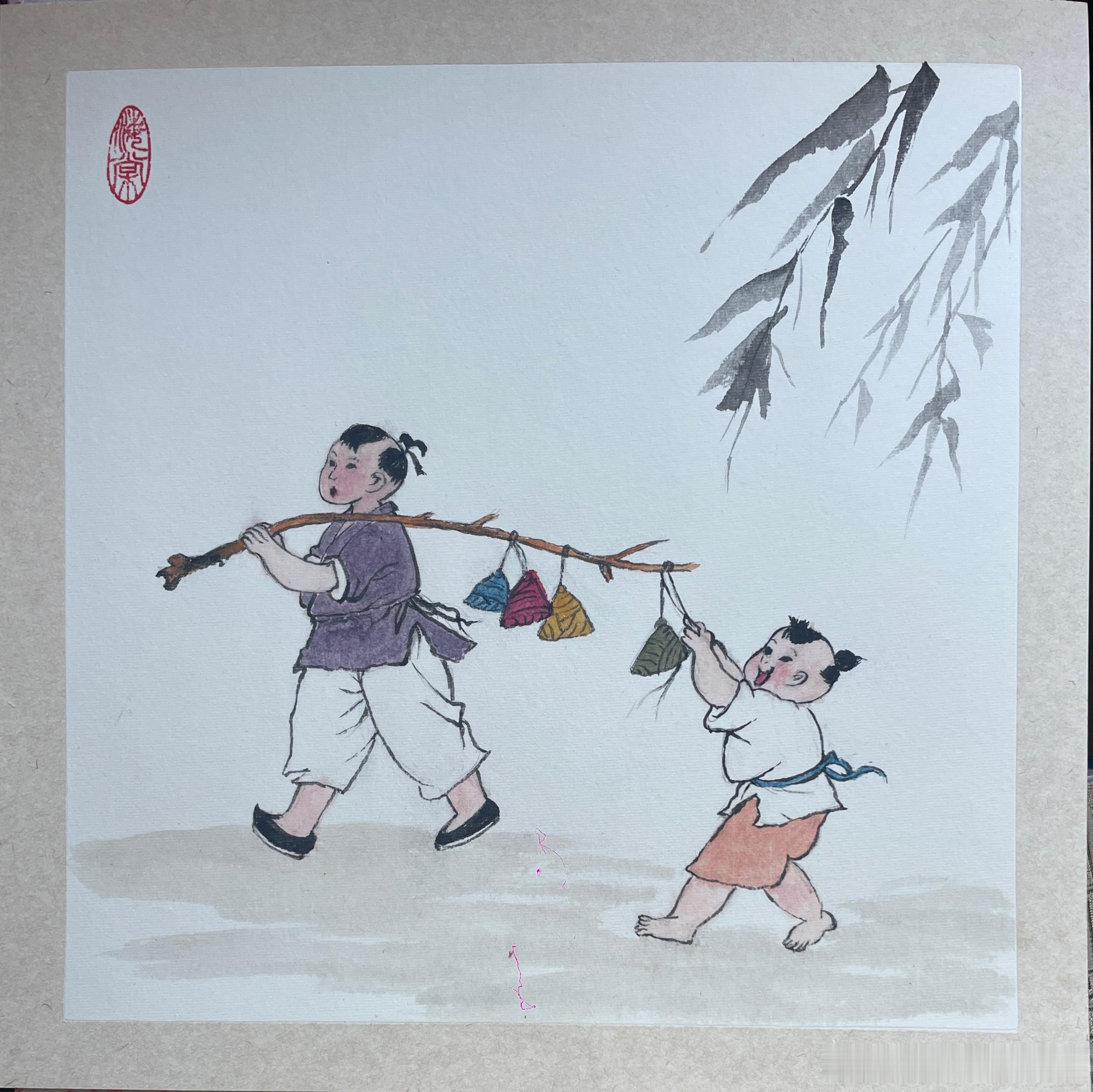 稚子戏粽，童趣满纸。小时候盼着吃粽子，长大了盼着那份单纯的快乐。祝大家端午安康，