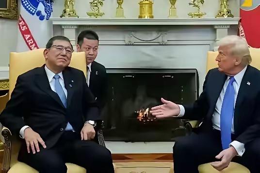 看看石破茂当年是怎么搞外交的，就是有一国元首的气质，不媚外。

再看看高市早苗，