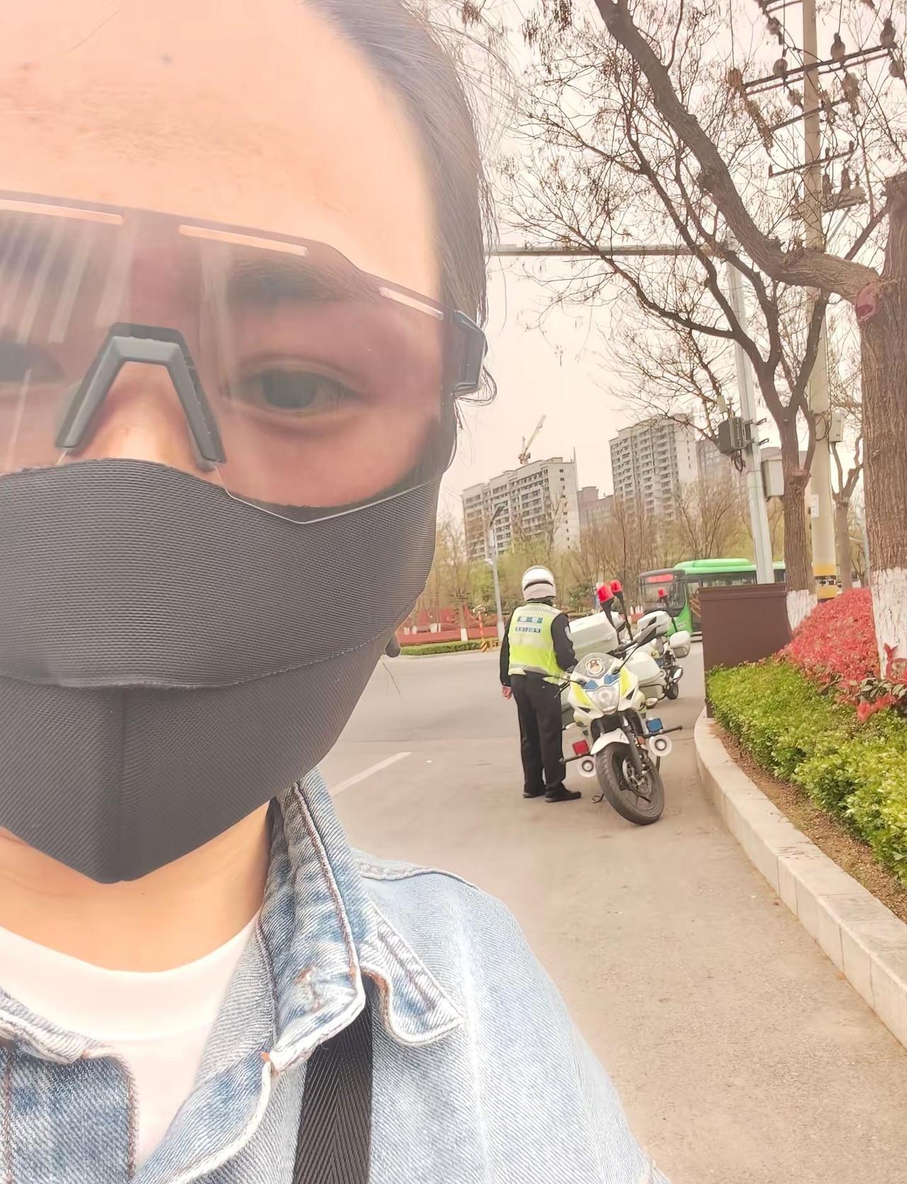 交警火力全开，小心你们心爱的小摩托！