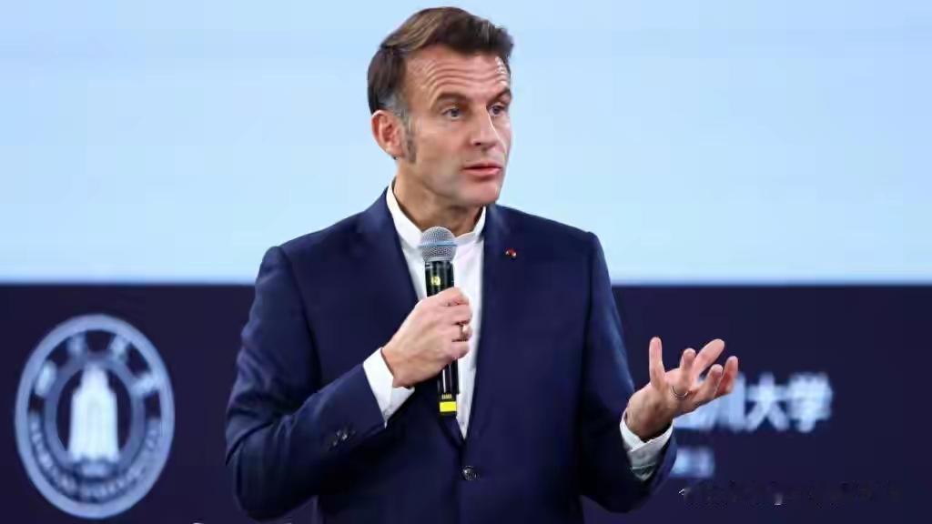 前脚刚在中国逛完都江堰、签下核能合作协议，还晒中文感谢帖尽显热络，后脚回到法国没