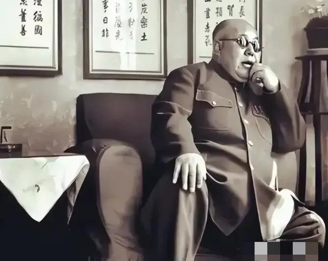 1949 年，解放军打开马鸿逵在银川的一座仓库，仓库门被打开那一刻，所有人都愣住