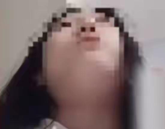 这段短短的视频，却像一把锋利的刀，狠狠刺进了无数人的心。这不仅仅是一场家庭的“隐