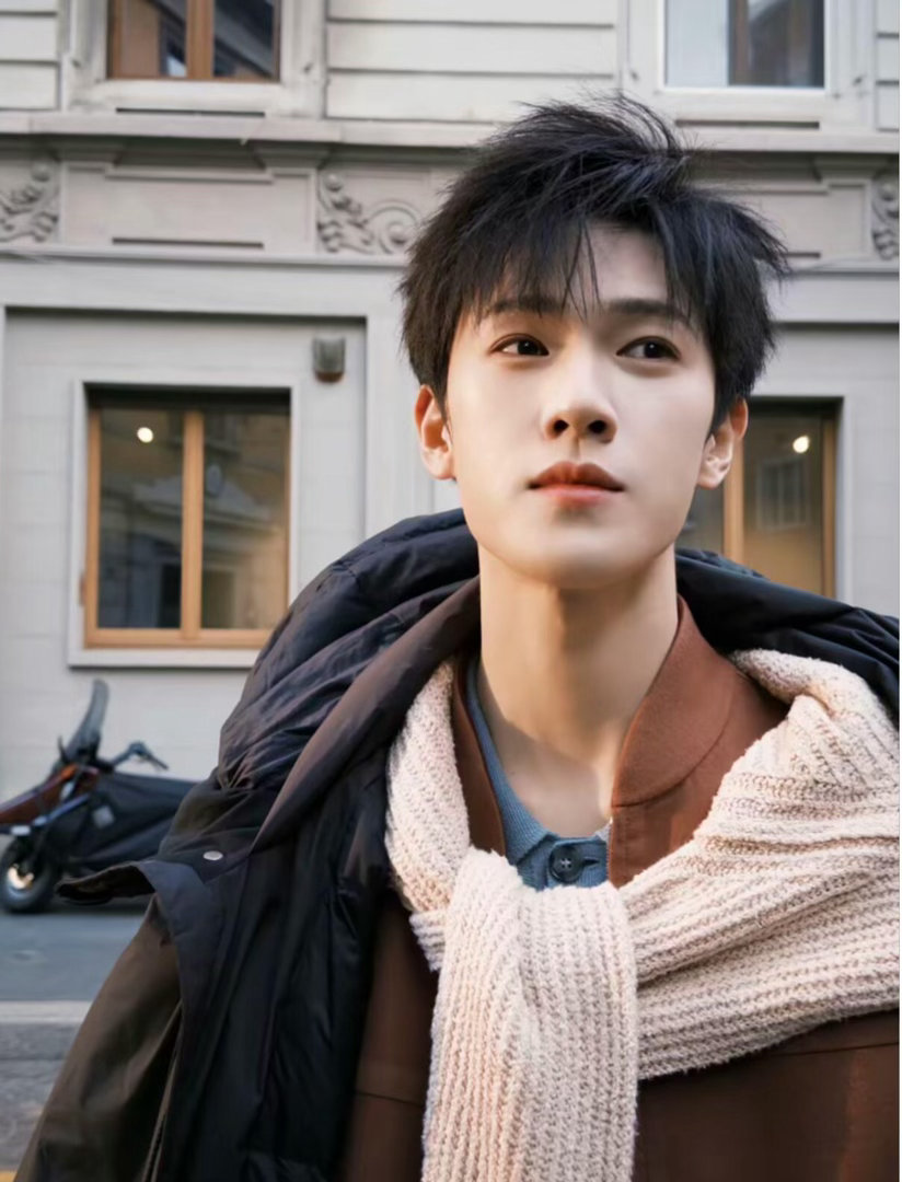 李昀锐小狗味李昀锐回去当古人了李昀锐温柔乖巧的气质自带小狗滤镜，清爽少年感格外亮