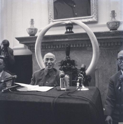 抓特务，先瞄准台独。历史摆在那：两蒋治台几十年，再难也没动“一个中国”的根基，蒋