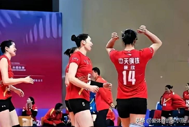 江苏女排通过金局制胜，在排超联赛半决赛的比拼当中最终淘汰实力强劲的天津渤海银行女