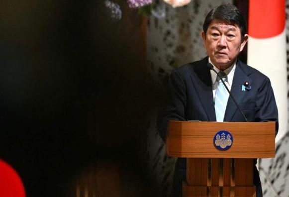 日本服软，承认中国很重要。当地时间7月14日，日本外长茂木敏充在记者会上公开表示