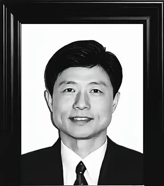 今天，是艾跃进同志逝世十周年的日子。
 
这位一生心怀家国、坚守信仰的师者，在三