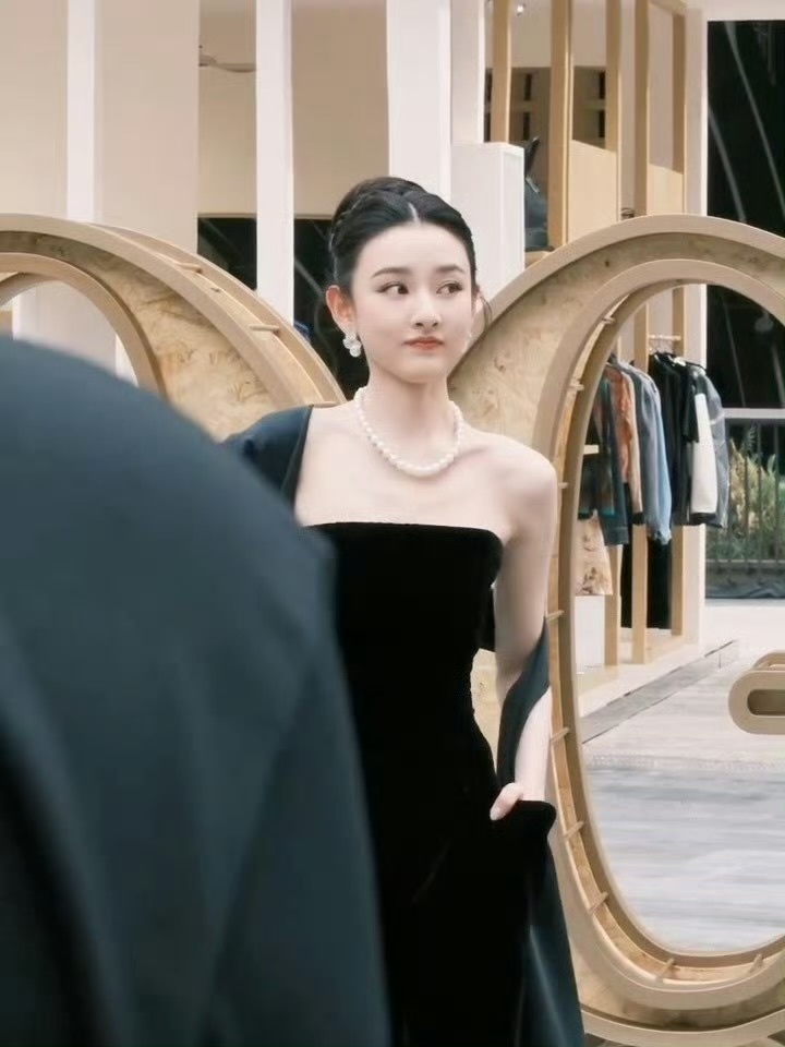 宋祖儿说你们不要叫我姐姐 ​​vogue直播镜头下的宋祖儿 宋祖儿今日vogue