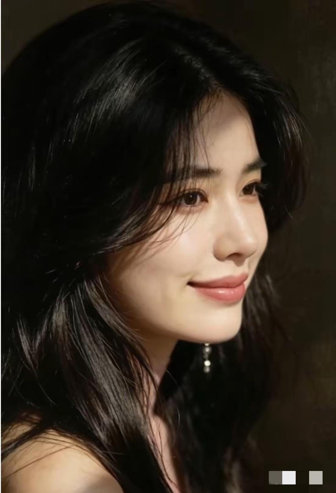 如果一个男人见了你，就忍不住想靠近、对你带着几分“色色”的在意，那多半是真的动心