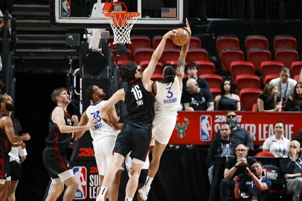 NBA夏季联赛开拓者大胜勇士，杨瀚森首秀得到10分5助攻3盖帽 北京时间7月12