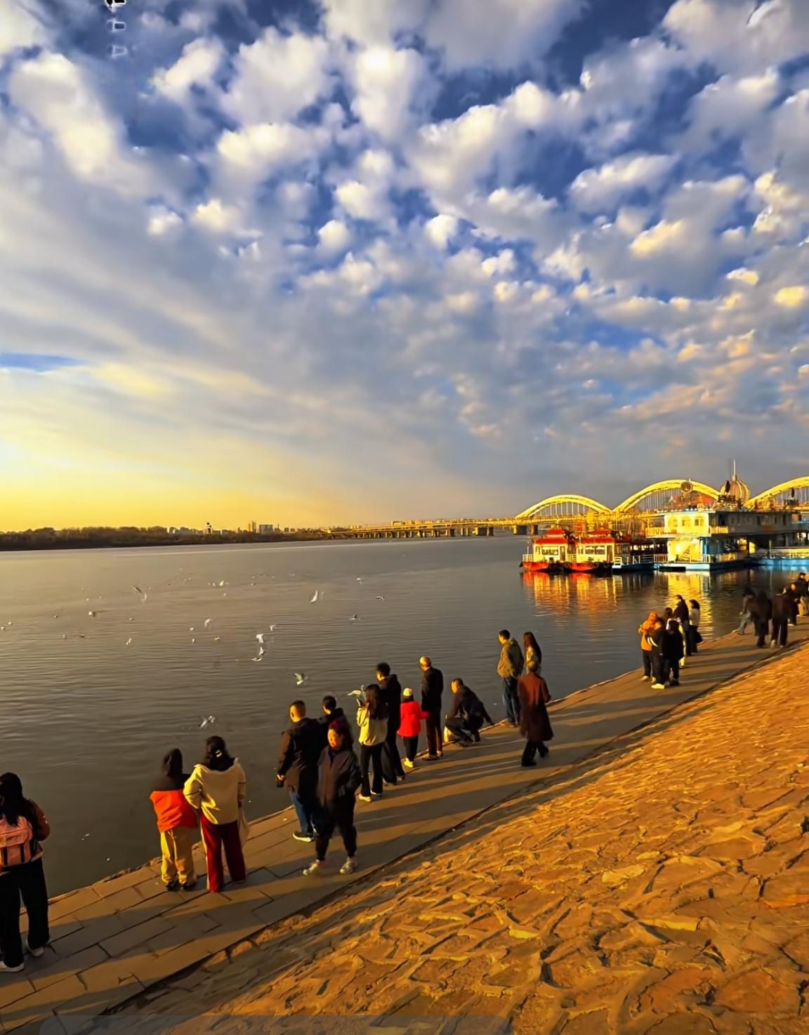 人生四纲
做人原则
信你的人不能骗，
疼你的人不能伤，
帮你的人不能忘，
爱你的