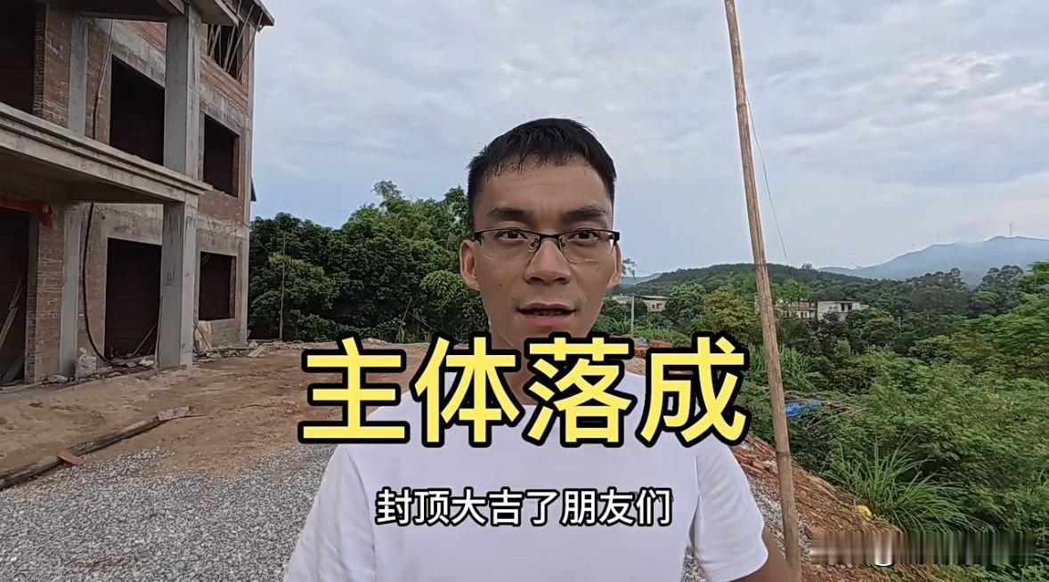 他应该是全网唯一一个靠高考的故事完成“曲线救家”的人吧。
7月28日，唐尚珺发视
