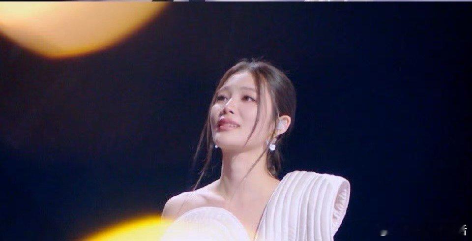 王赫野姚晓棠消散对白 谁还没听过姚晓棠的《消散对白》？纯净声线把歌曲的破碎感诠释