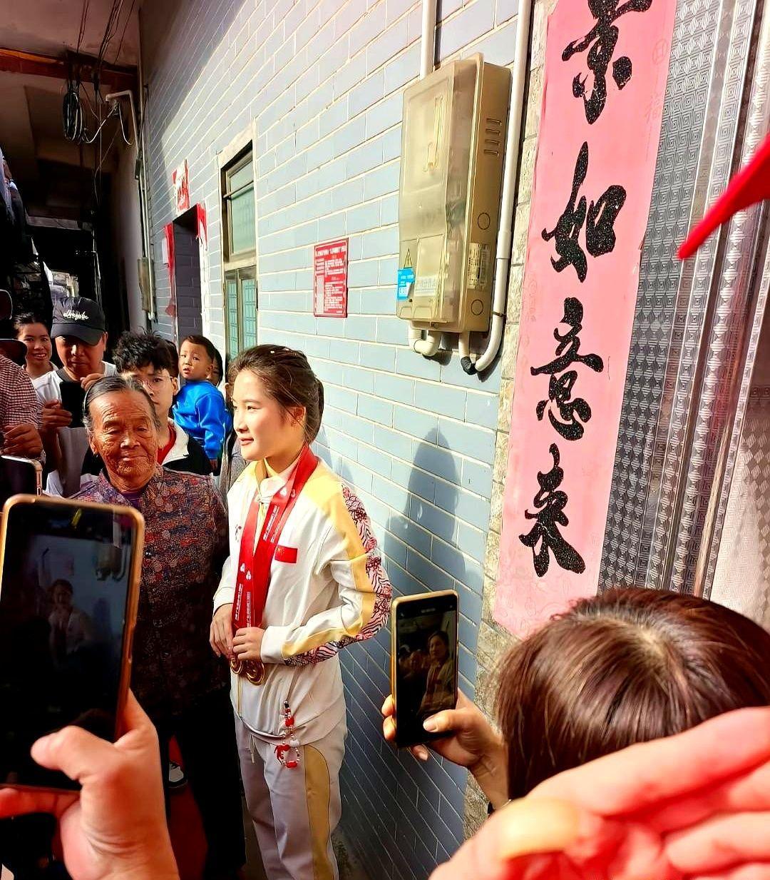 当一位跳水冠军回到家乡，却用“全红婵效应”带火乡村旅游，你会不会觉得：体育明星的