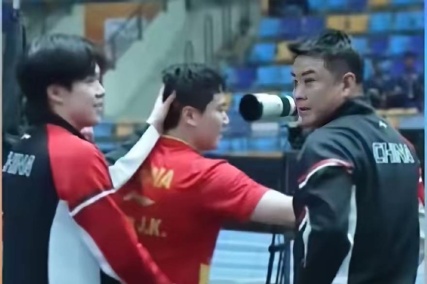 日本男乒估计到现在还没想明白！中国男团赢他们，首功真不是梁王组合，也不是王皓教练