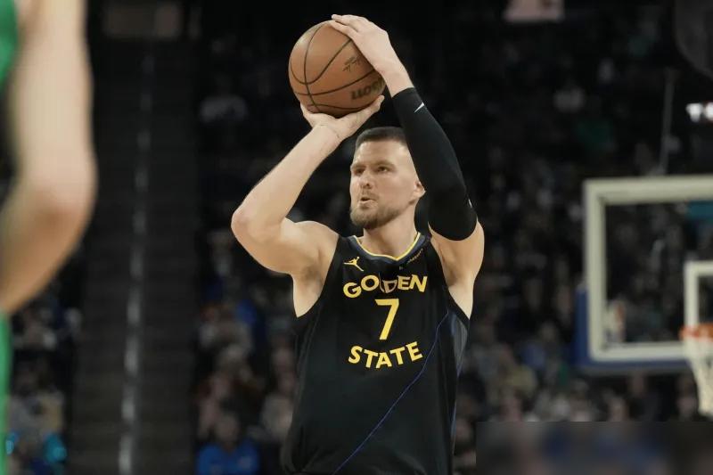 勇士豪赌的波神，人还没捂热，就病倒了。
赛前，科尔只收到一条短信，说他“病得很