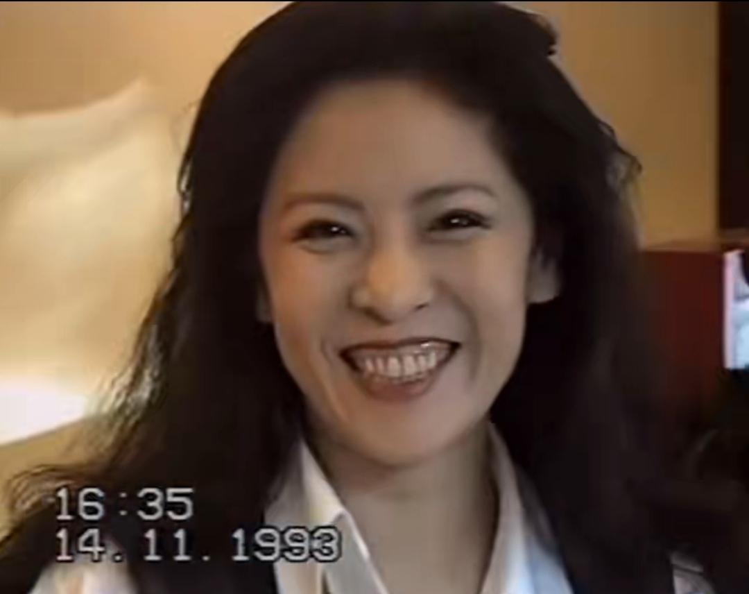 他说娱乐圈没美女。
除了他老婆。
向华强一句话，打脸半个娱乐圈。
记者都愣了。