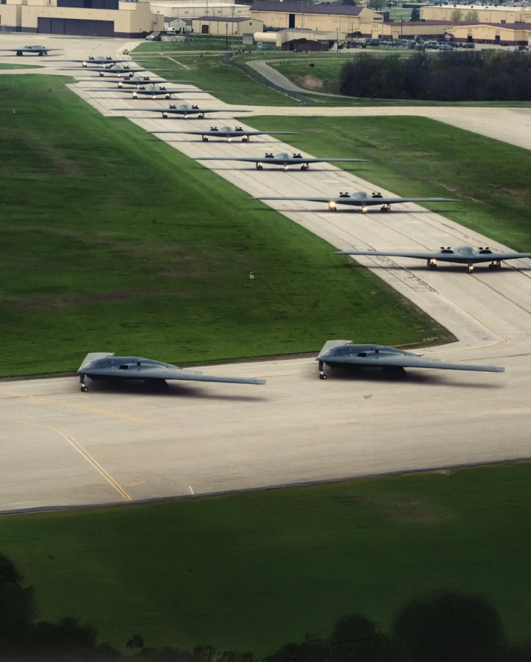 热点新闻里的美国空军B2轰炸机