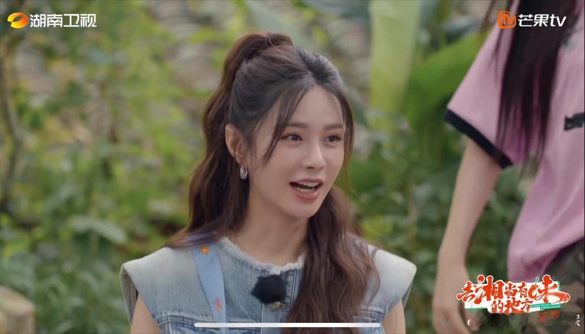 #沈梦辰孟佳湖南沅陵再跳无价之姐# 沅陵的绿意盎然，联手“土姐姐”演绎《无价之姐
