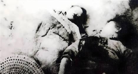 日寇将小竹筒插入妇女下体，倒入汽油点燃！1943年3月的清晨，湖南澧县莹台乡芦家