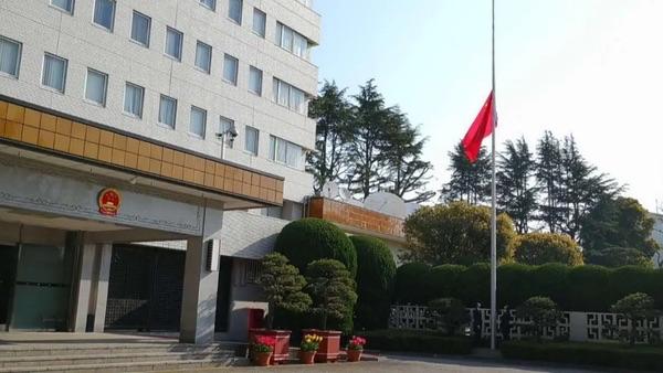 日本警方：将对中国使馆24小时警戒
           据人民网3月25日消息
