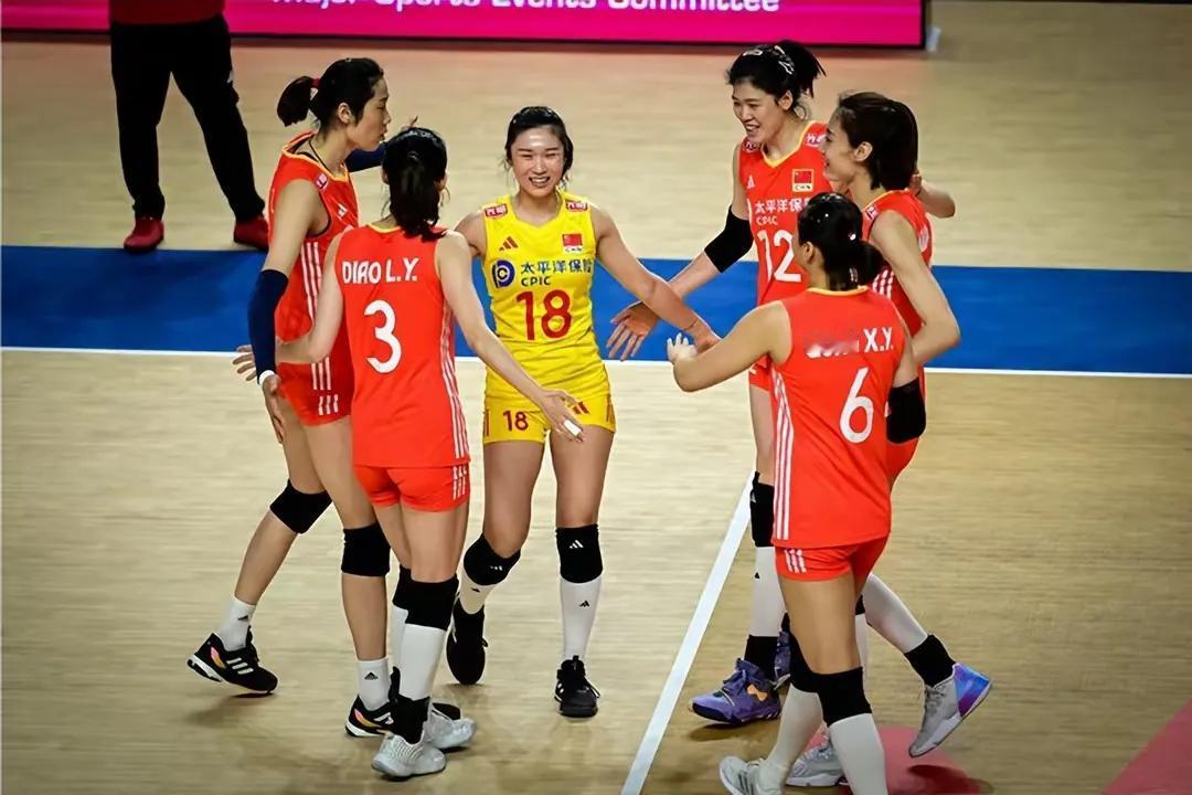 中国女排最强阵容以3比0战胜弱旅保加利亚，副攻王媛媛袁心玥高光，李盈莹龚翔宇稳定