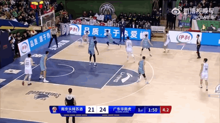 徐杰对阵同曦砍下职业生涯最高31分，同时三分球命中数是最多一场，10中9，恐怖三