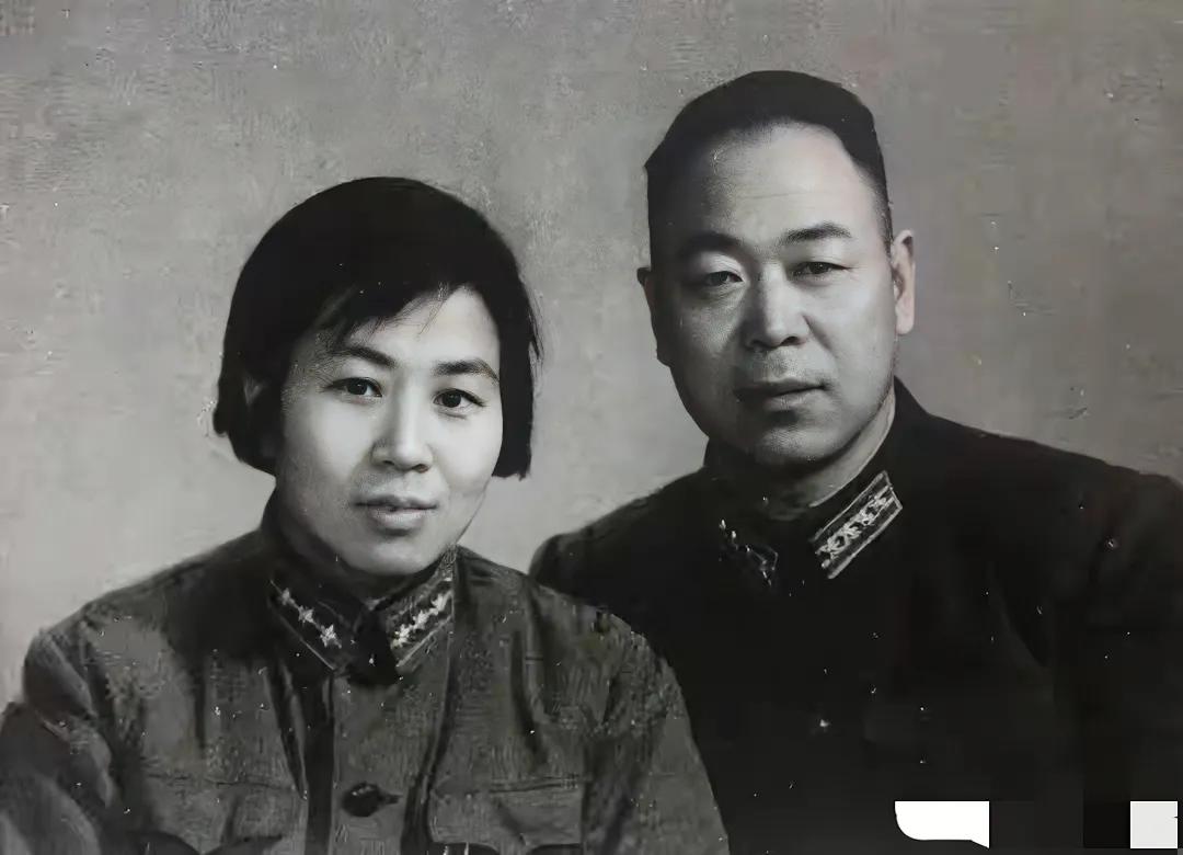 1965年，岳振华已是大校（1964年7月因击落第三架U-2晋升），时任副师长兼