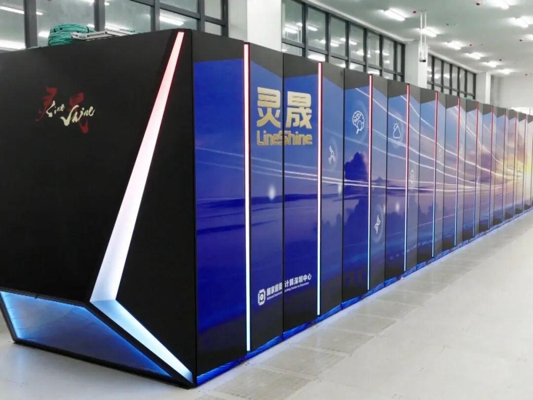 我不懂技术，所以我一直好奇，Al这么追求算力，为什么没商业Al是用超级计算机跑的