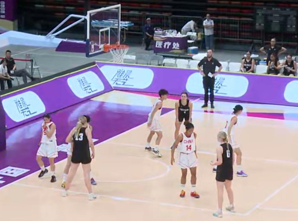 三战狂胜136分，中国女篮后继有人！
随着100-44新西兰，国青U18女篮贵阳
