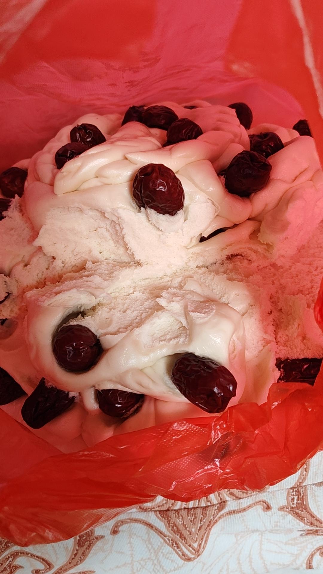 分享一张你蒸的馒头照片蒸馒头是农村的一项必备的技术，因为农俗中要经常用到它，比如