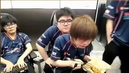 23744【瓦吗】每日一巴龙 他们要干嘛 