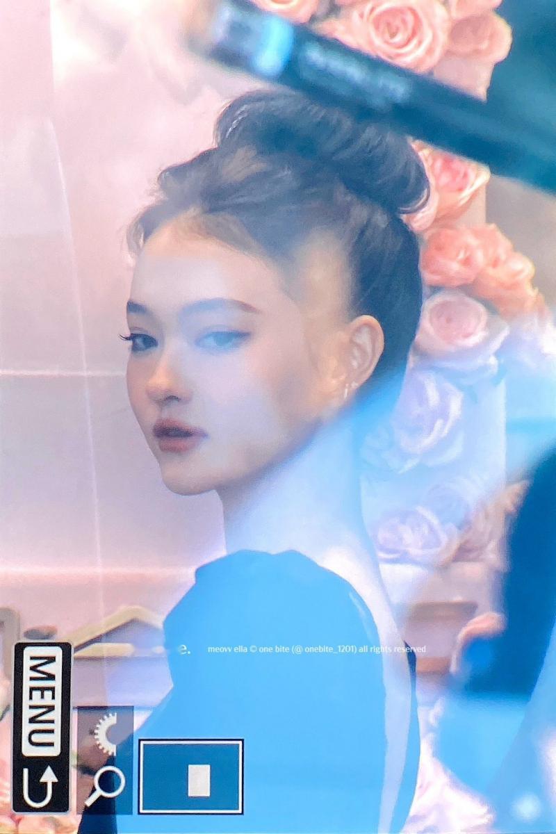 全员丸子头造型都超美的MEOVV丸子头和散发时的氛围感差也是极乐，优雅清纯御姐各