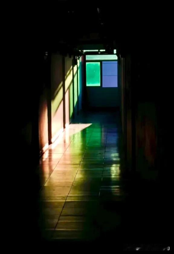 👺人性底层：沟通，解决不了任何问题

沟通无用。在绝大多数关系里，沟通就是"下