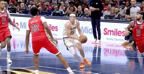 鹈鹕挑战这一球！湖人37-33鹈鹕 