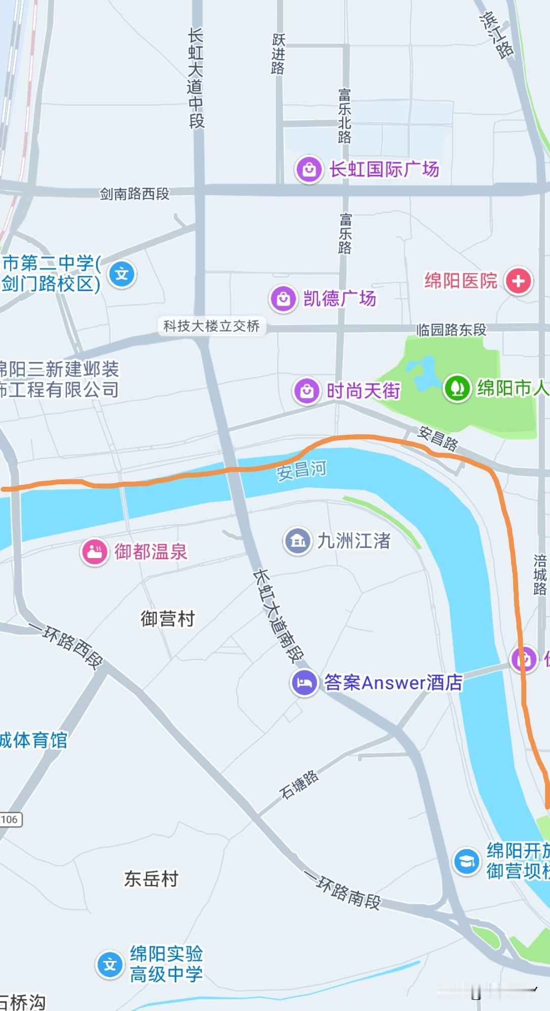 绵阳好好的滨河路资源，硬是被窄窄的路况给毁了，尤其是滨河北路中段和东段，大部分城