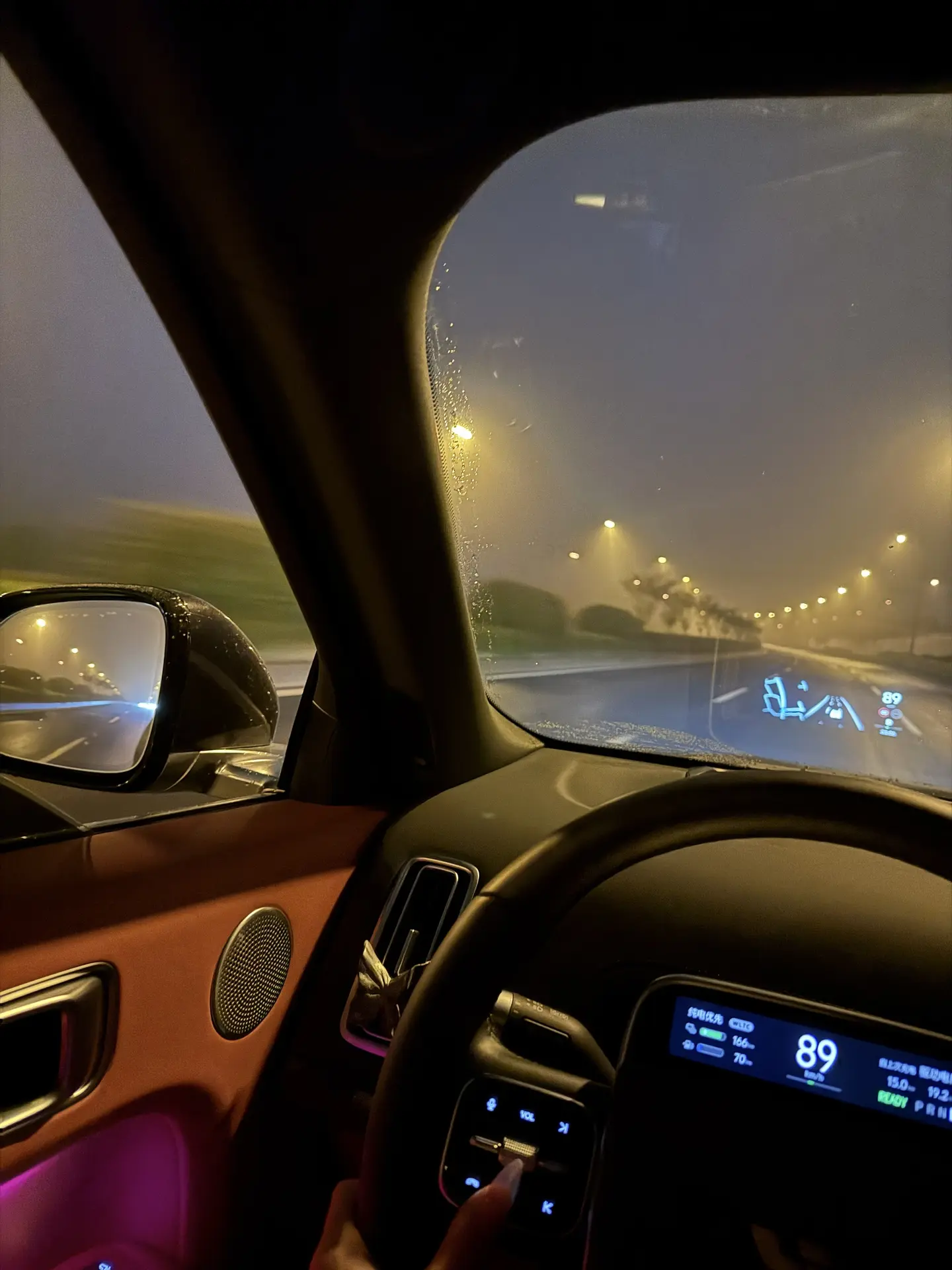 今天一个人坐了好久好久 脑海里浮现出了过往很多事情慢慢的我发现不知道什...