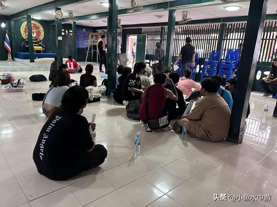 🔥【老挝出手了！又有41名泰国“网赌管理员”被遣返！】

 30名女性＋11名