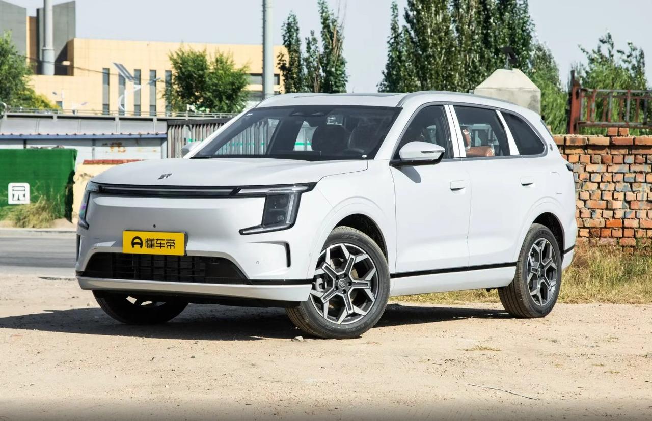 最近带娃露营回来，看到朋友圈里晒的"移动房车"，让我想起那台开了一年的捷途山海L