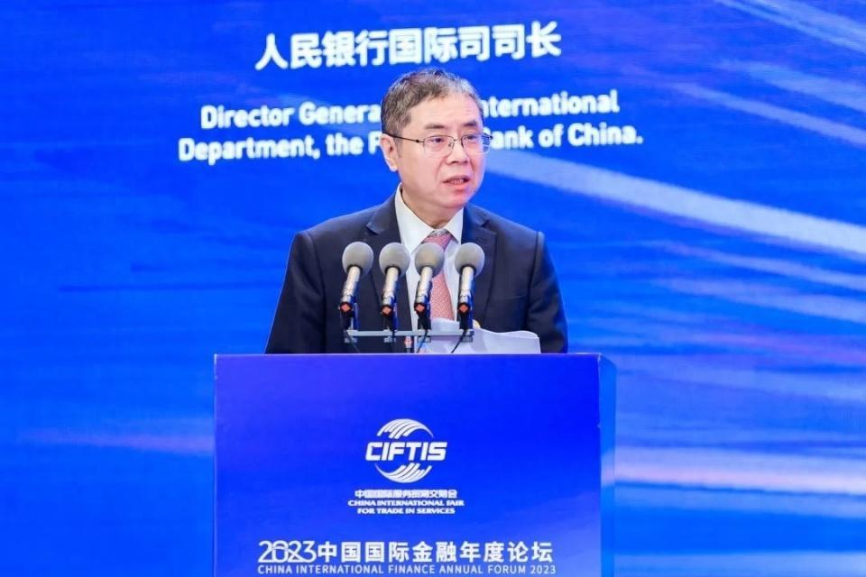 中国不光不囤美债，反倒直接发行美元债券，跟美国财政部抢全球资本！咱们美元债认购倍