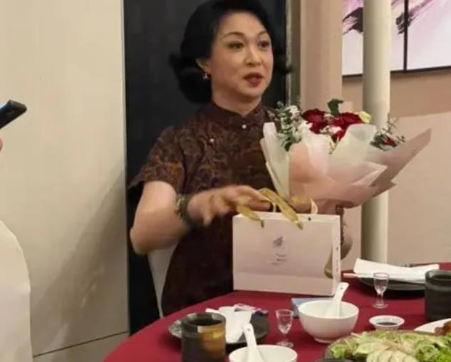 金星苏州演出取消，不在乎国内市场？
 
我们的社会其实是宽容的，我们能够接受和理