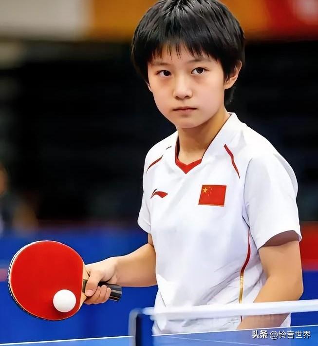 据说这丫头和陈梦同出一师，不知真假，已经获得好几个青少年赛世界冠军，长得文文秀秀