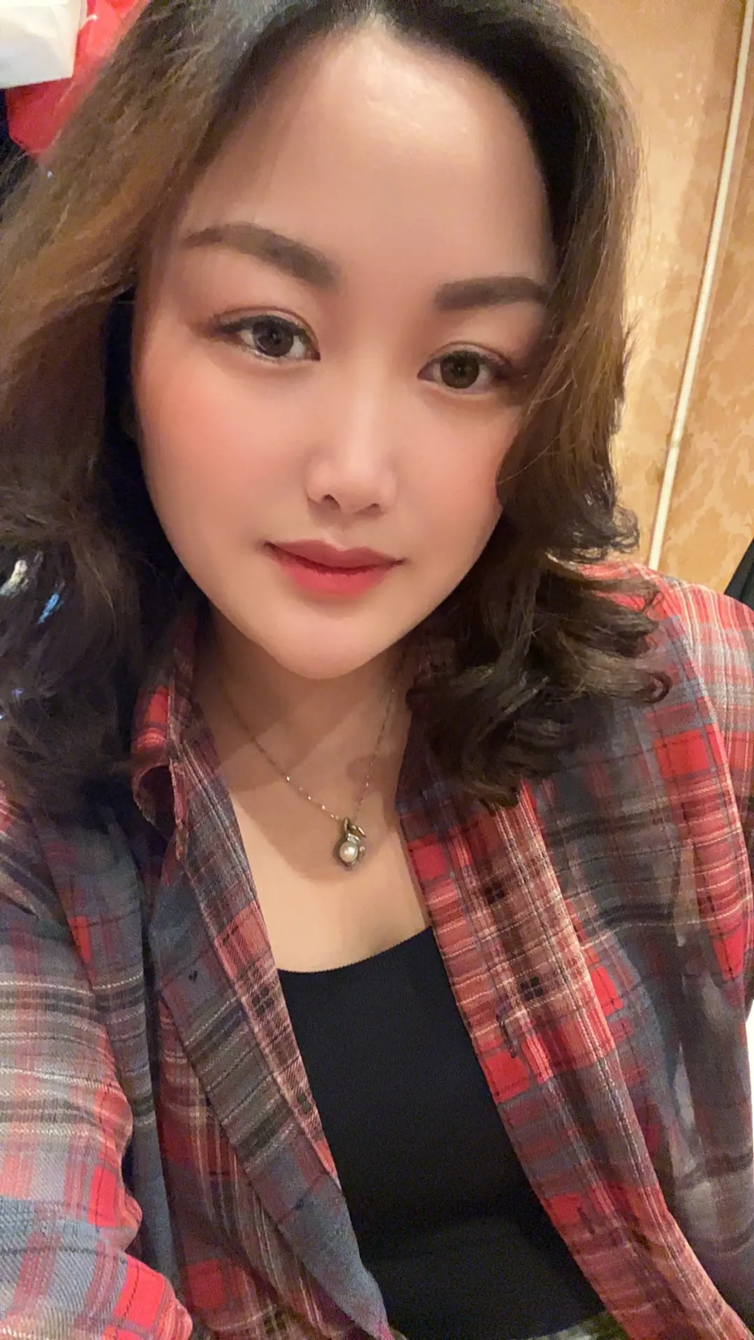 世界那么大，有人给你难堪， 有人给你解围，有人欺你如泥，有人疼你入骨...