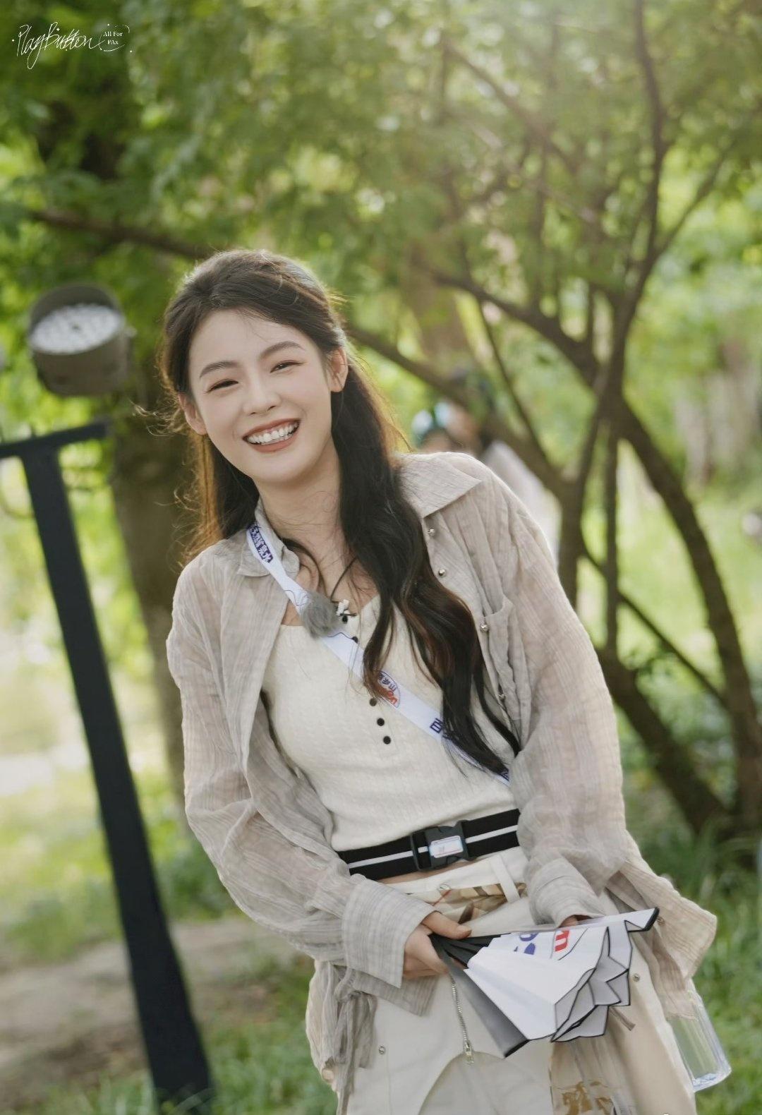 陈丽君超话探班陈丽君枕头人上海站陈丽君短发造型也太帅了吧 

人生没有白走的路，