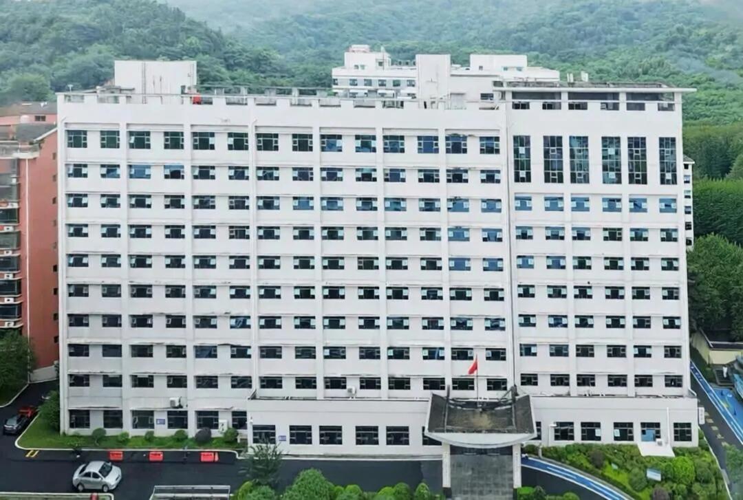 你发现没，最近不少"精神病院"悄悄把名字换了。
我第一反应是：这步改得挺实在。郴