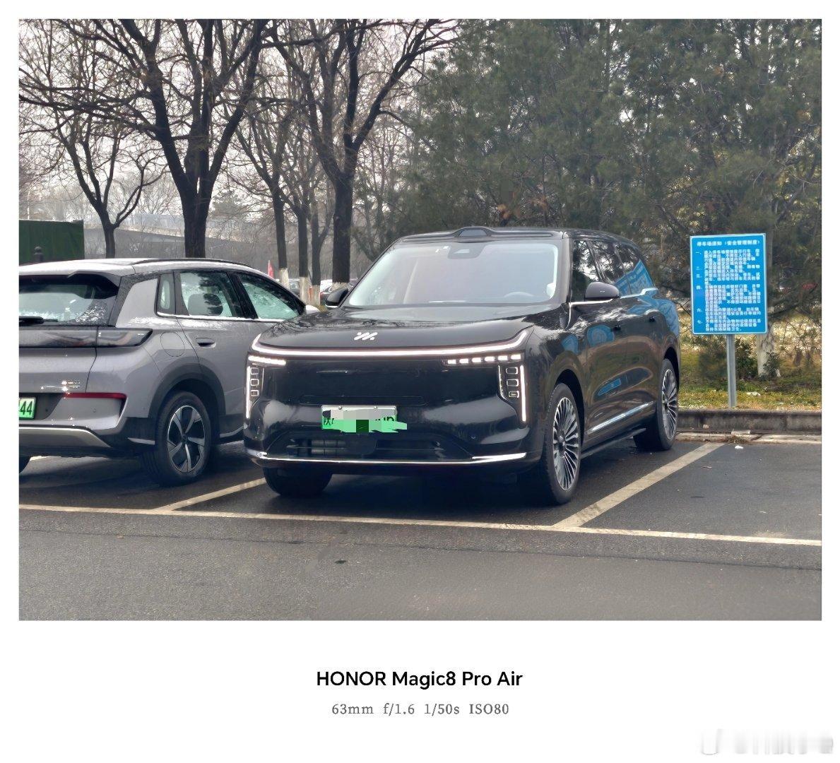 智己LS9确实大单独放到哪里可能感觉还好，当傍边停一辆小海狮的时候，那真的是大！