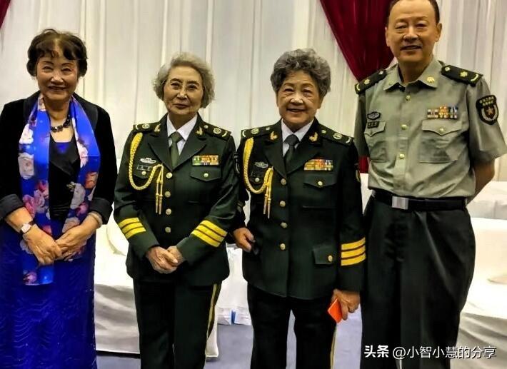 这四位都是娱乐圈里的老演员，真正德艺双馨的表演艺术家，能全部认出的人，说明你的眼