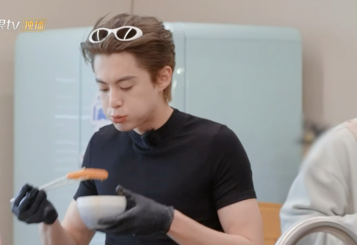 今日坚持跑椭圆机四十分钟第182天✅ 